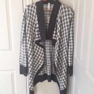 New Aeropostale houndstooth print sweater